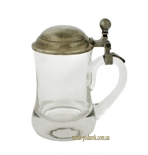 Стеклянный пивной бокал с оловянной крышкой